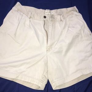 Vintage Banana Republic khaki shorts. Sz 34 waist